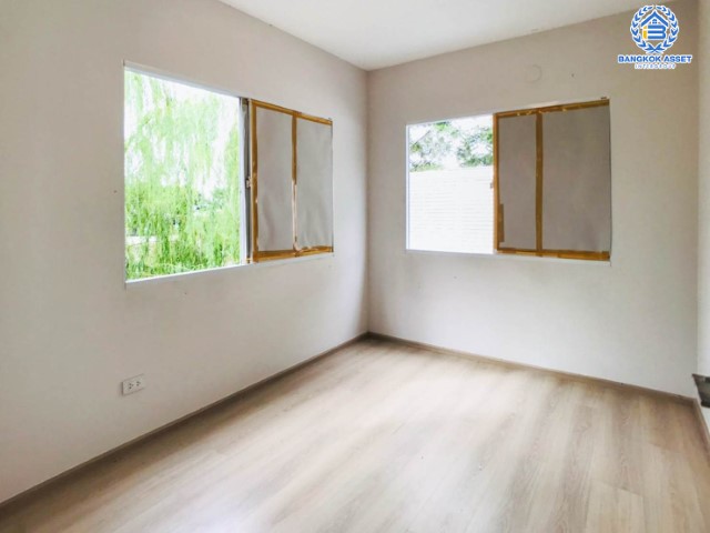 *****ทาวน์เฮ้าส์มือสองย่านกรุงเทพฯ ม.อินดี้ ศรีนครินทร์-ร่มเกล้า หลังมุม! จัดสรรคได้ทุกความสุข บนเนื้อที่มากสุดถึงเกือบ 35 ตร.ว. ฟังก์ชัน 3 ห้องนอน 3 ห้องน้ำ 2 ที่จอดรถ เป็นส่วนตัว วิวเปิดโล่ง บนทำเลใกล้สนามบินสุวรรณภูมิ, รถไฟฟ้าสายแอร์พอร์ตเรลลิงก์ "สถานีลาดกระบัง" และทางด่วน "มอเตอร์เวย์"